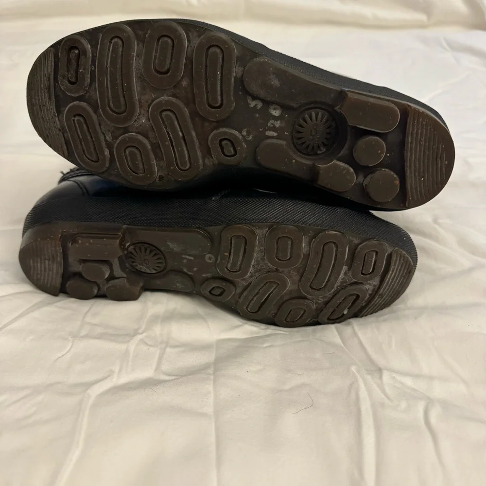 UGG Bellegarde Quilted Leather waterproof Shearling Boots, Black, Size 7.5 - Picture 4 of 10